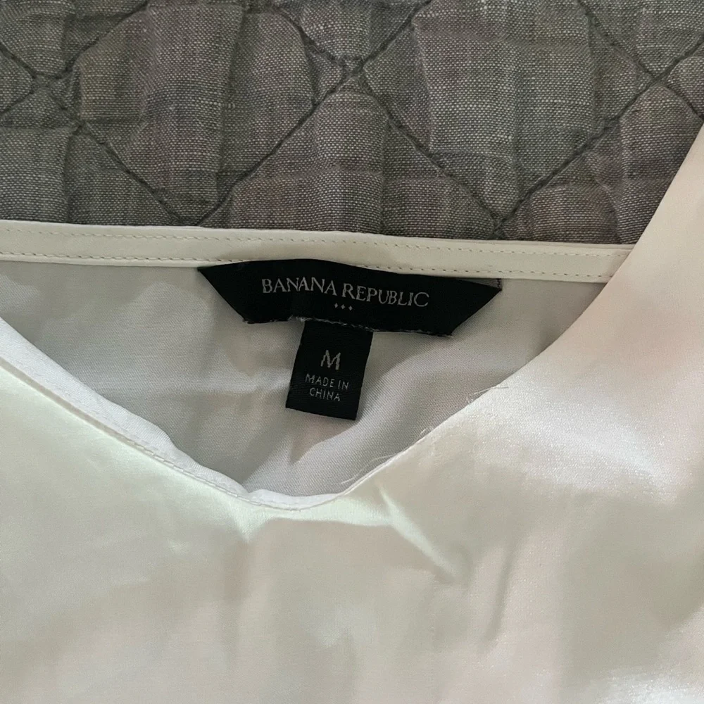 Banana Republic Silk Top - Picture 2 of 4